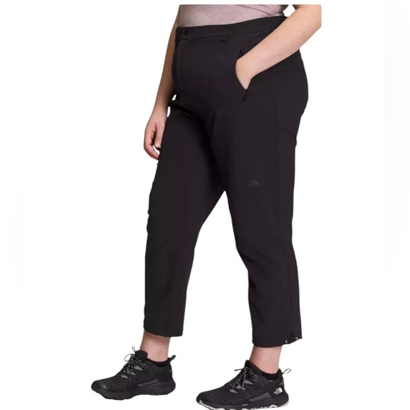 The North Face Black Bridgeway Light Weight Ankle FlashDry Crop Pants Plus Size
